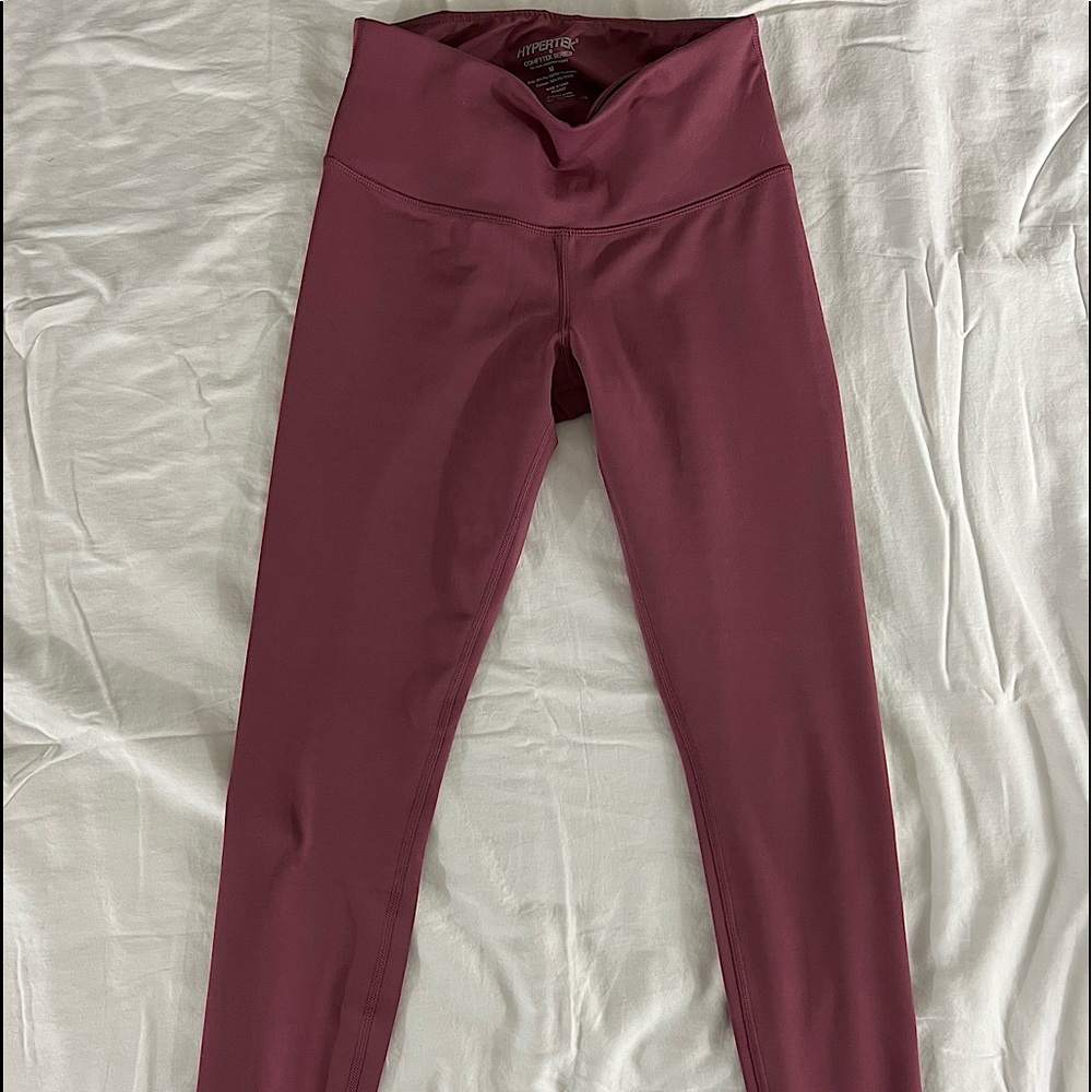 Hypertek pink leggings. Soft, comfortable material. Size medium. Lightly used.